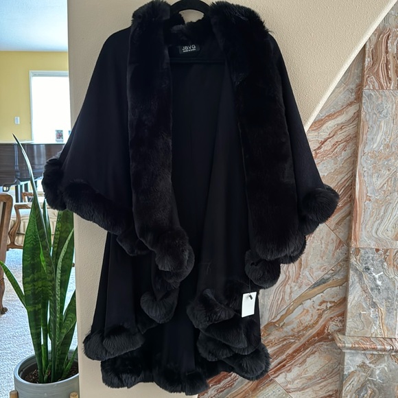 JBVG Luxury Black Double Layered Faux Fur Collared Cape Coat - Picture 3 of 7